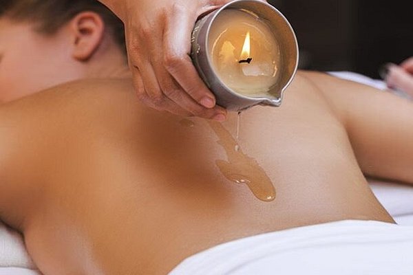 CANDLE MASSAGE